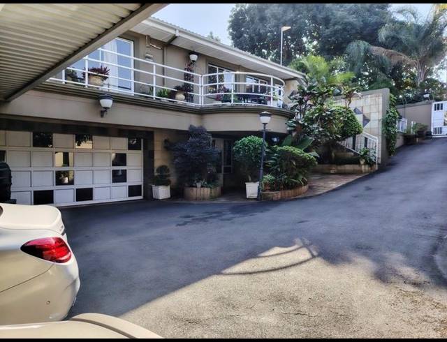4 BEDROOM HOUSE FOR SALE IN LA LUCIA